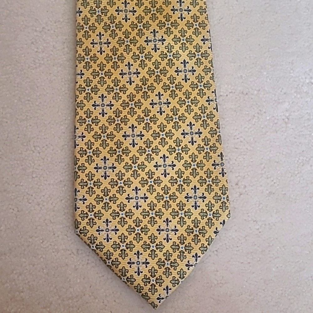 Silk luxury necktie